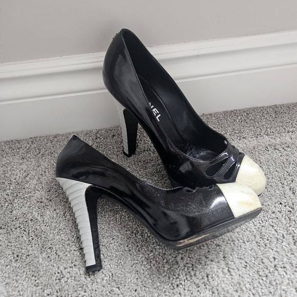 Pre loved authentic Chanel pumps - Picture 7 of 15